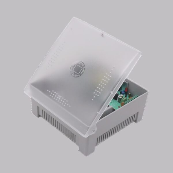 Fuente de Alimentación con Gabinete de 4 Salidas de 11 - 15 Vcc / 5 Amper / Voltaje de Entrada: 96 - 264 Vca / Soporta Protección contra Sobrecorriente de Salida, Protección contra Cortocircuito / Led Indicador